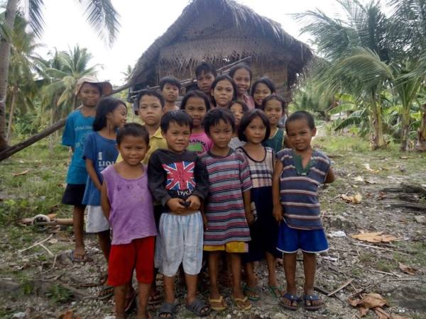 Wish I could have these kids in my own home this coming new year celebration. (Thanks Ronald Marzon for the photo)
